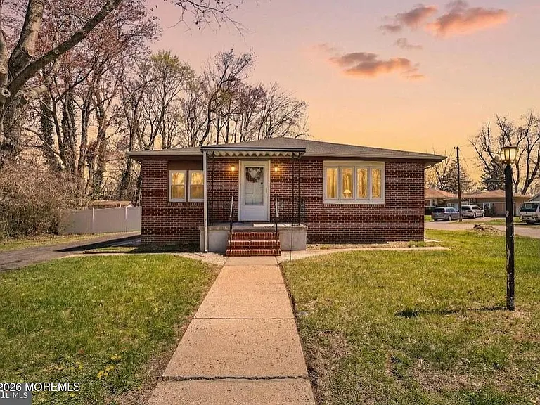 36 Browning Ave — Photo 1