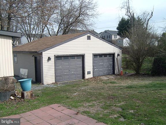 2nd image of 602 N Reymann St