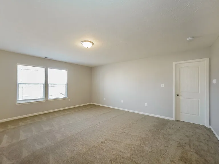 1503 Lexington Trl — Photo 3