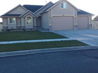 864 W Burro Way, Saratoga Springs, UT 84045