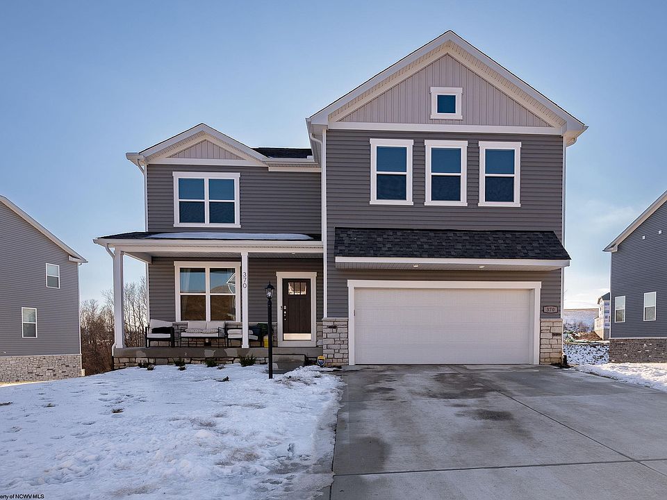 1st image of 370 Lexington Cir