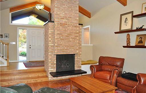 3rd image of 21 Regent Dr
