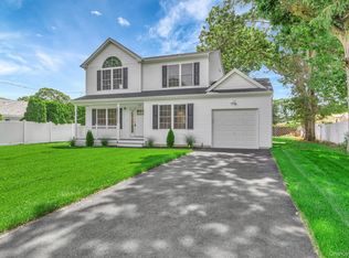 112 Chanel Dr E, Shirley, NY 11967