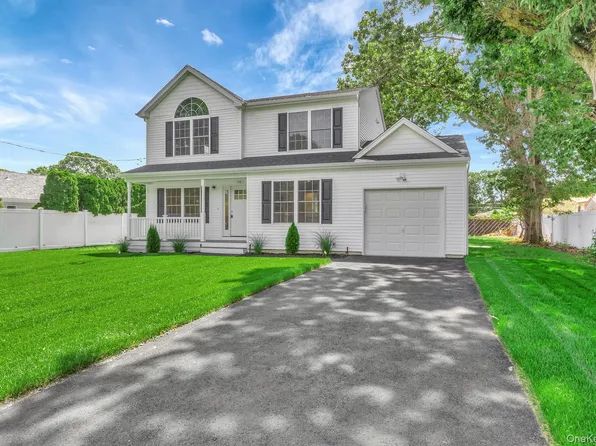 112 Chanel Drive E, Shirley, NY 11967