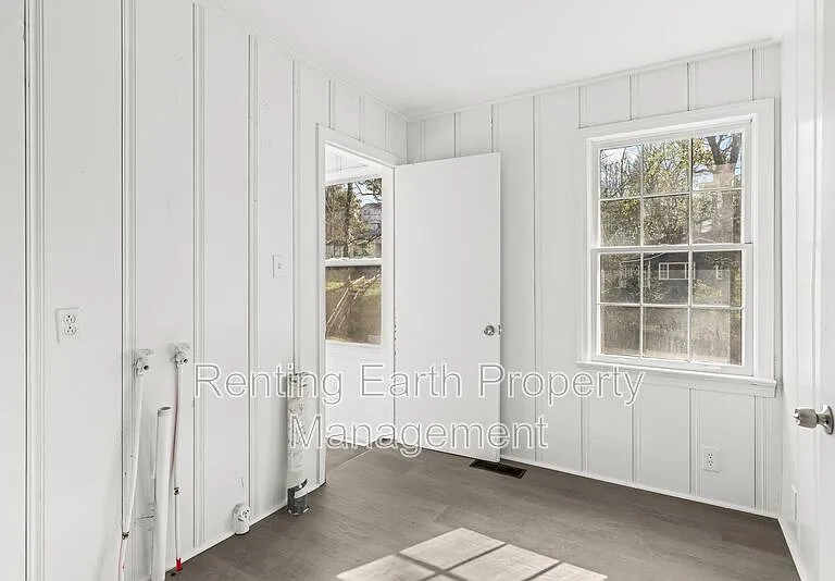 805 Vanderbilt St — Photo 11