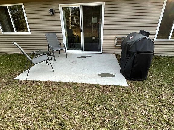 2nd image of 122-124 Hickory Ln #122