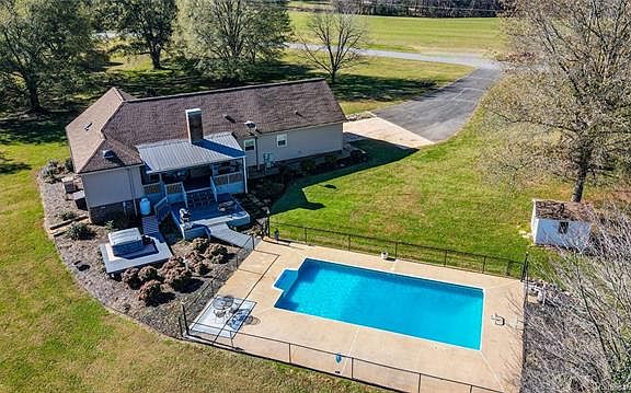 2nd image of 106 Lail Dr