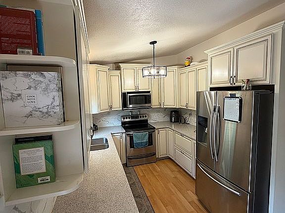 4th image of 120 Chapman Ct