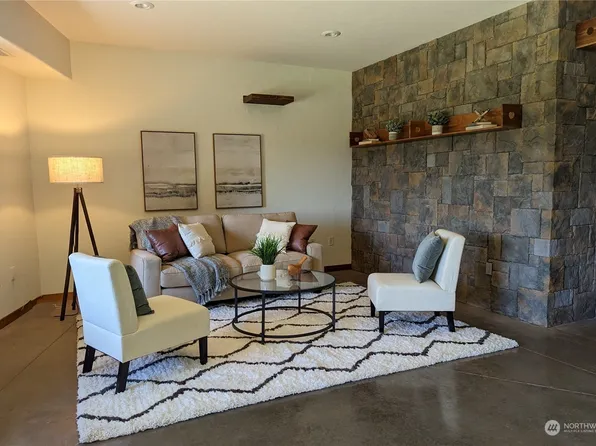 16445 Valley Hill Lane SW, Rochester, WA 98579