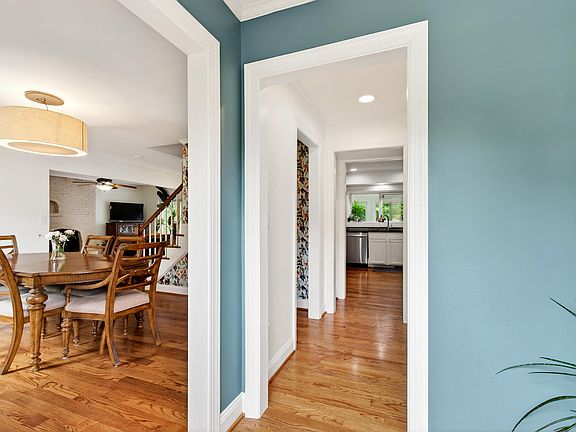 4th image of 4704 Radcliff Rd