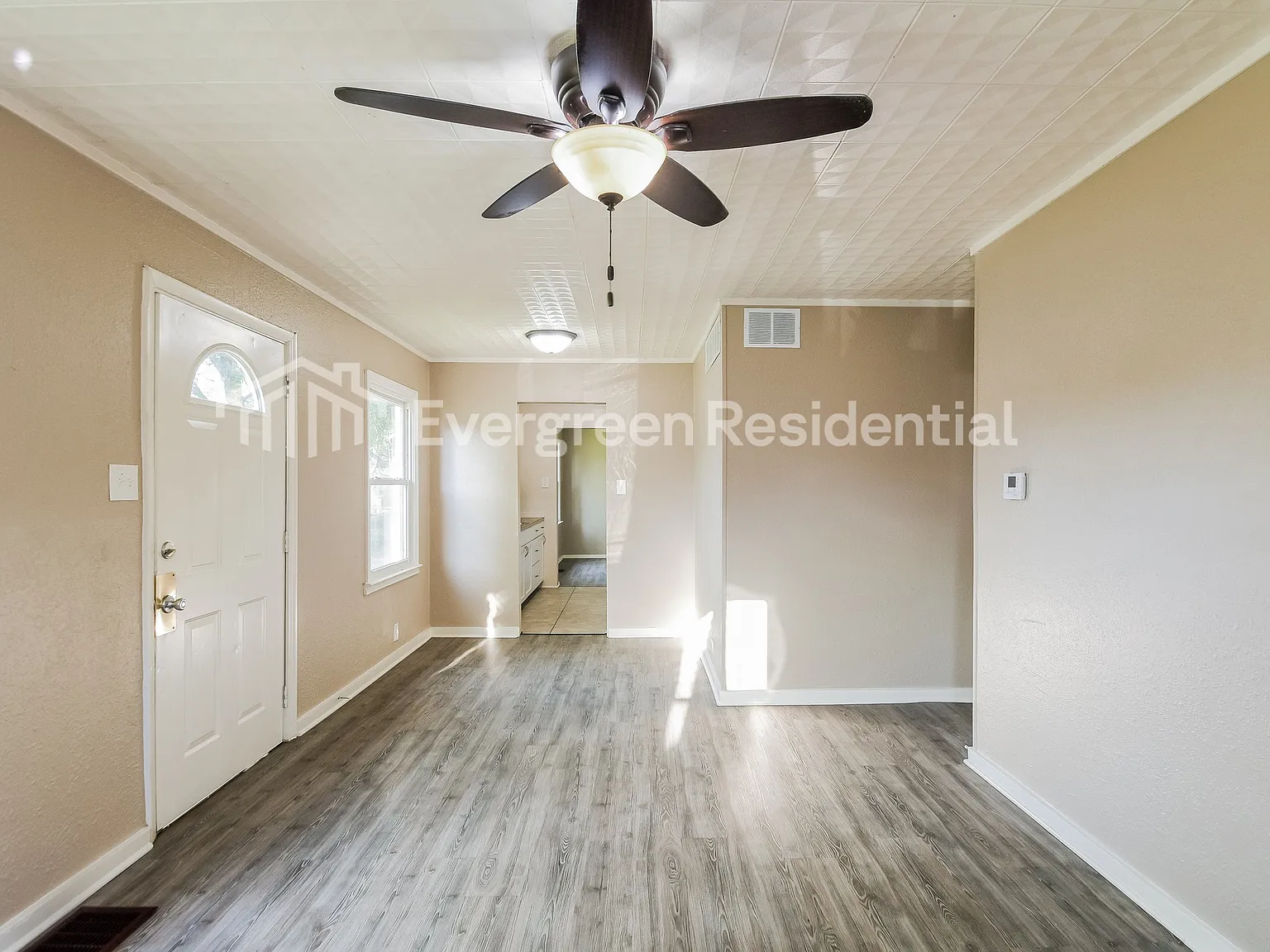 3 bed, 2.0 bath, 1270 sqft, $1,445 — Photo 4