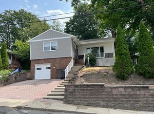 1100 Harvard Pl, Fort Lee, NJ 07024