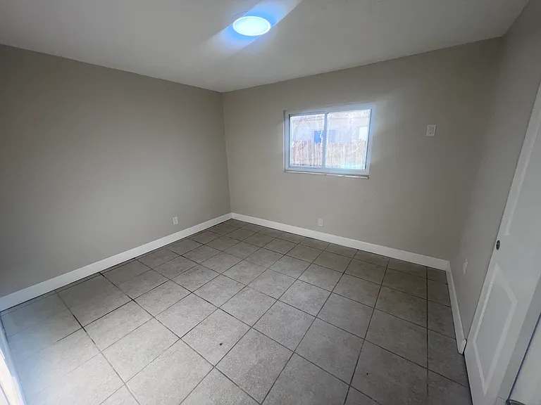 1827 New Hampshire Ave NE — Photo 8