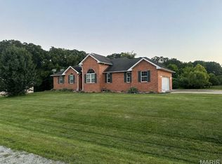31607 Red Oak Dr, Brighton, IL 62012