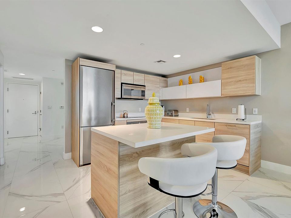 1st image of 16385 Biscayne Boulevard #1505