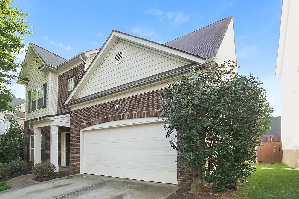 3 bed, 2.5 bath, 2201 sqft, $2,385 — Photo 4