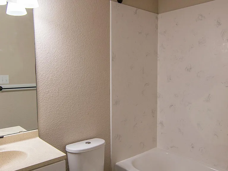 Creekside Apartments — Photo 18