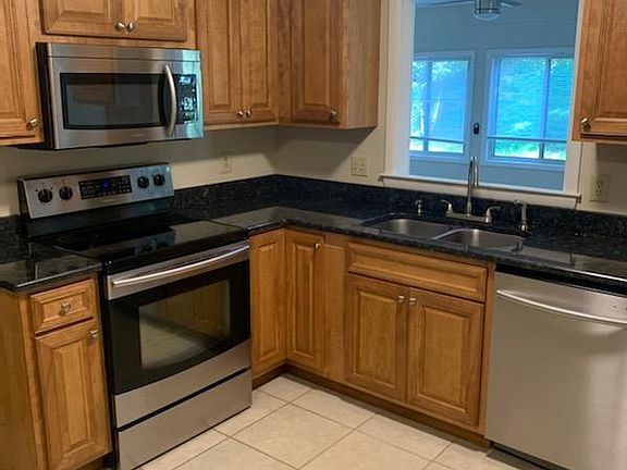 4th image of 807 Malabu Dr #A