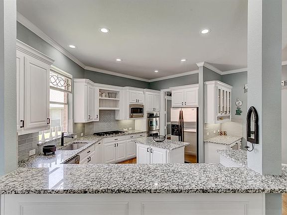 5th image of 410 Twin Creeks Dr
