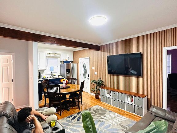 3rd image of 370 Long Ave Floor 2