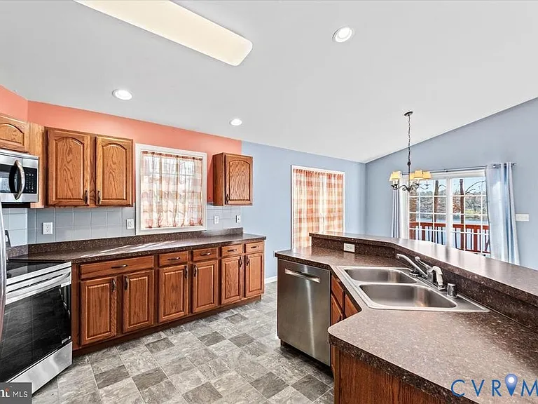 686 Lake Caroline Dr — Photo 25