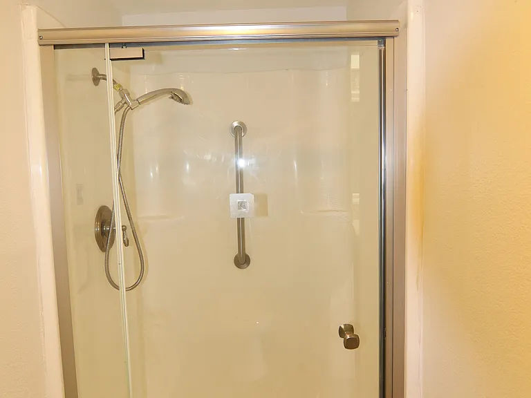 6812 Hyde Park Dr — Photo 15
