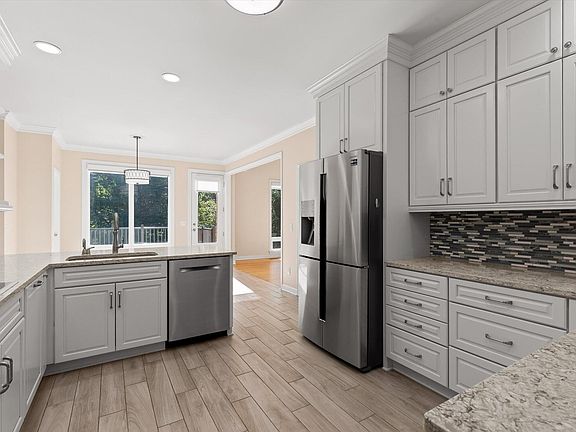 4th image of 3112 Olde Towne Ln