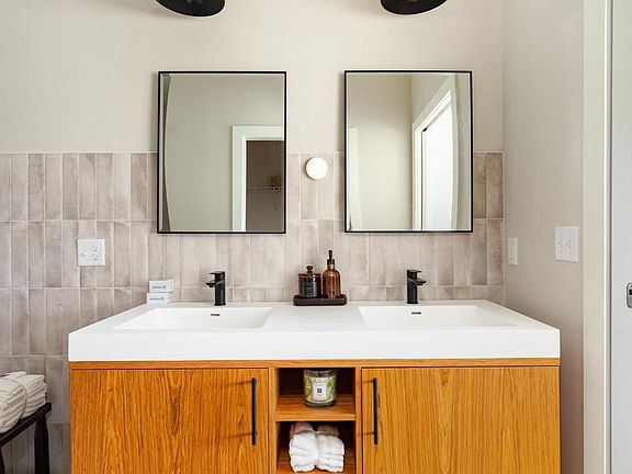 4th image of 3 Hudson West Dr #301