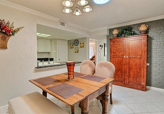 13188411_3