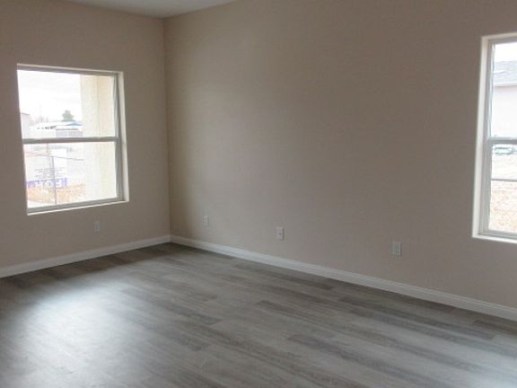 3rd image of 2835 E Leroy Avenue
