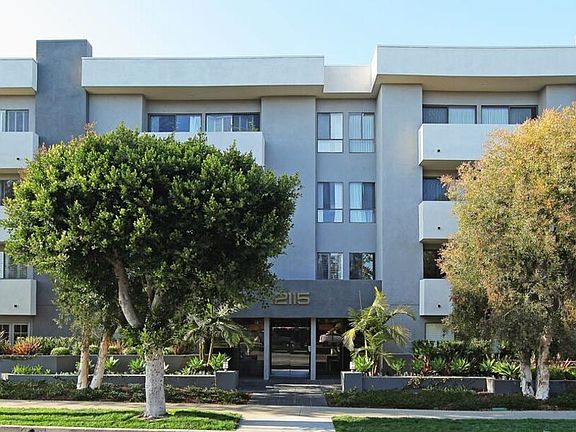 4th image of 12115 San Vicente Blvd Unit 309