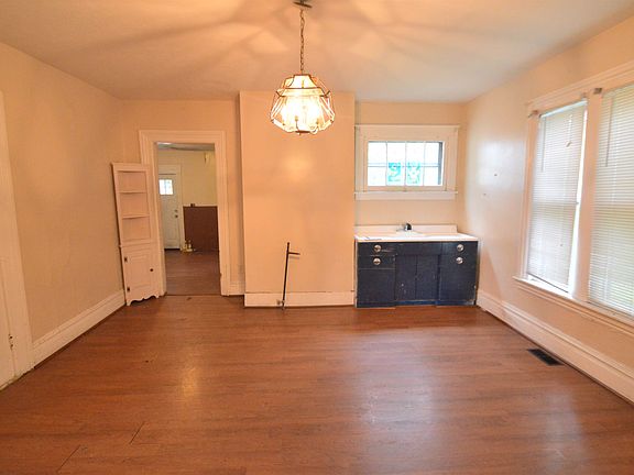 2nd image of 609 Mahoning Ave