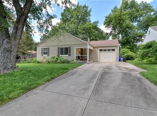 7916 W 60th St, Overland Park, KS 66202