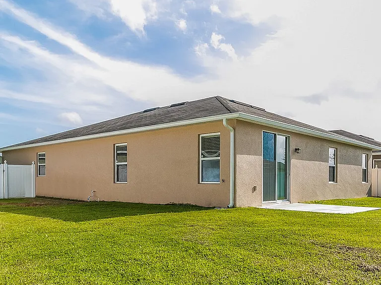 121 Daigledog St — Photo 15