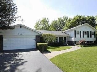 927 Huckleberry Ln, Northbrook, IL