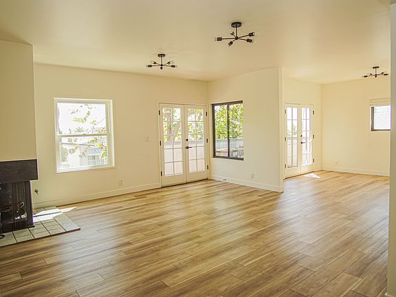4th image of 1133 N Clark St APT 101
