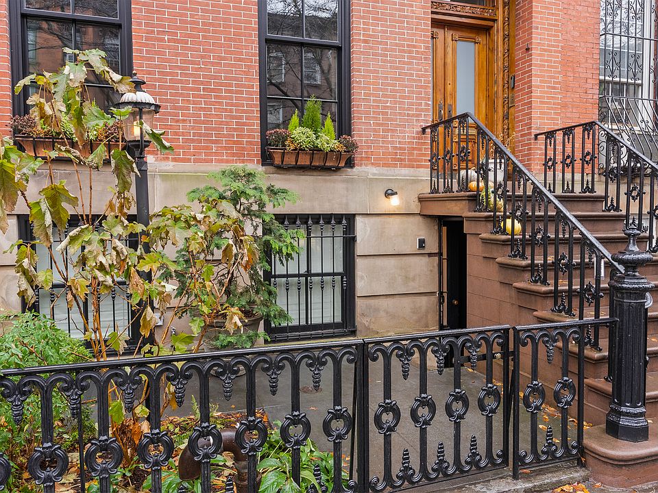 1st image of 633 Carlton Ave #1