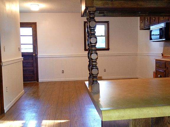 5th image of 221 N Church St