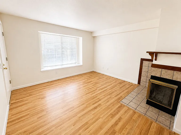 1885 S Quebec Way #B15 — Photo 4