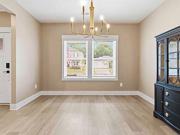 5th image of 132 Willoughby Way