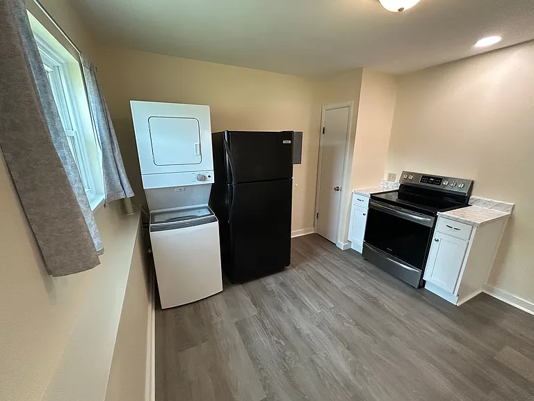 1103 Sylvan St #1 — Photo 2