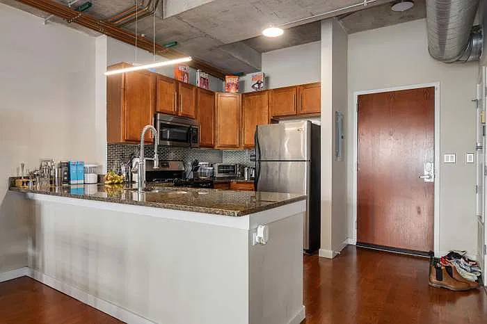 1610 W Fullerton Ave #405