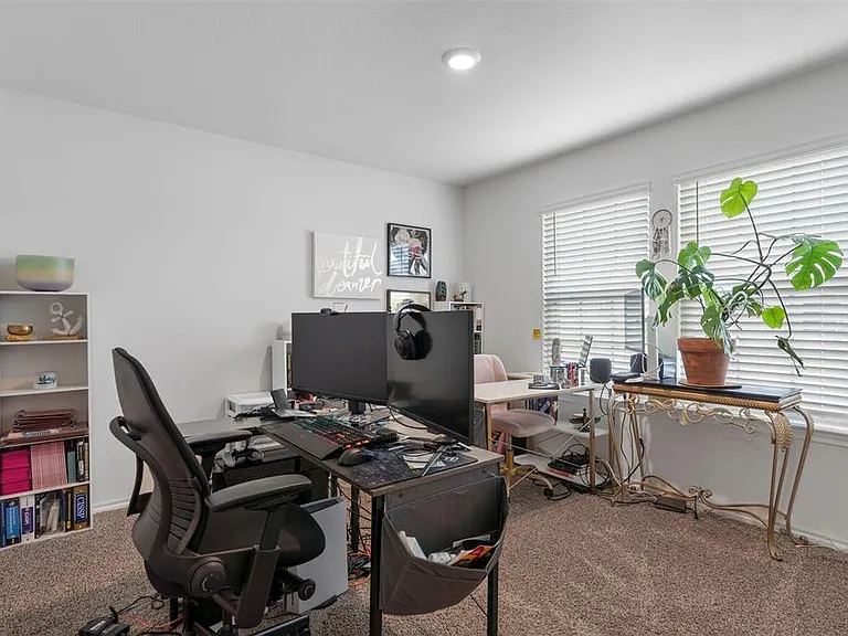 1304 Lowhill Dr — Photo 6