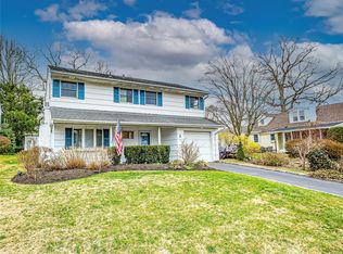 3 Leghorn Ct, Huntington Station, NY 11746