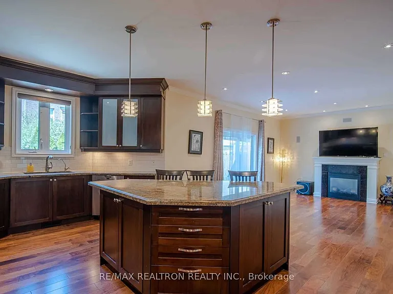 18 Ravine Edge Dr — Photo 9