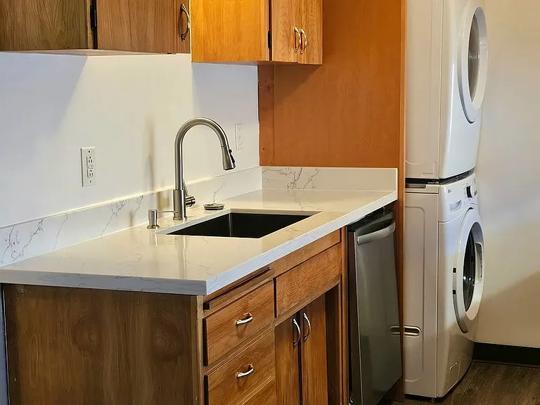 Z&Z: Patricia Building Auburn 98001 — Photo 7