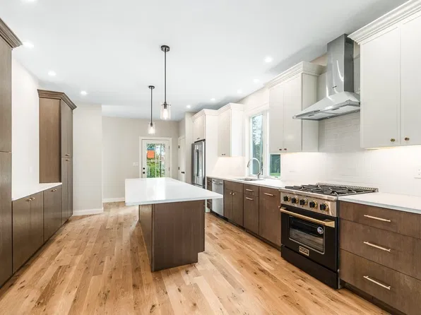 5 Mollies Ln #A, Gloucester, MA 01930