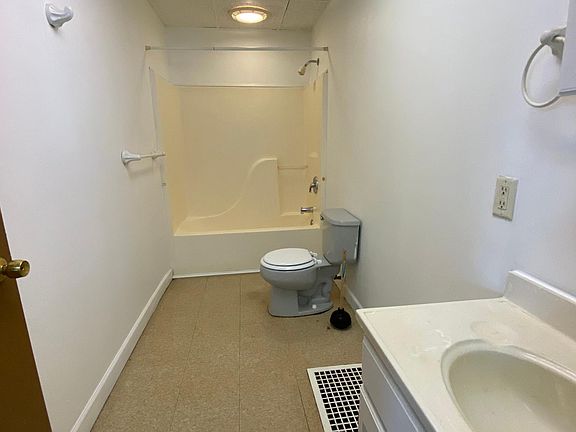 5th image of 408 Park St #1F