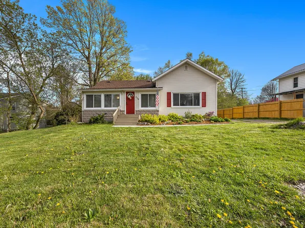 220 W Division St NE, Rockford, MI 49341