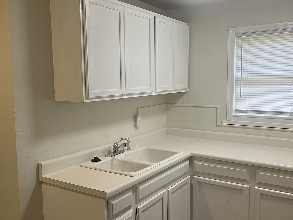 1st image of 130 Laura Ave #4